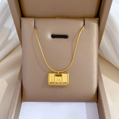 Fu Segen Anhänger Halskette Titanstahl Echtgoldbeschichtung Tasche Schlossform Schlangenkette Schlüsselbein Schmuck Damen