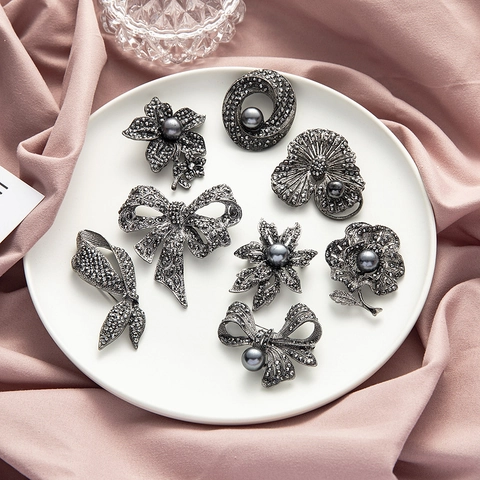 Vintage Alloy Brooch With Rhinestones And Faux Artificial Pearls Bow Flower Elegant Pin Clothing Accessories For Women