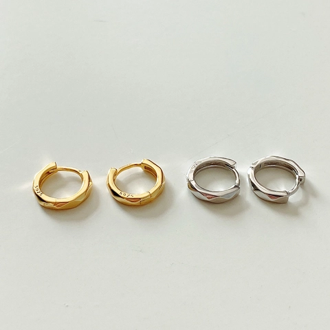 Minimalistische 925 Sterling Silber Facettierte Huggie Hoop Ohrringe Geometrischer Polierter Schmuck Für Damen
