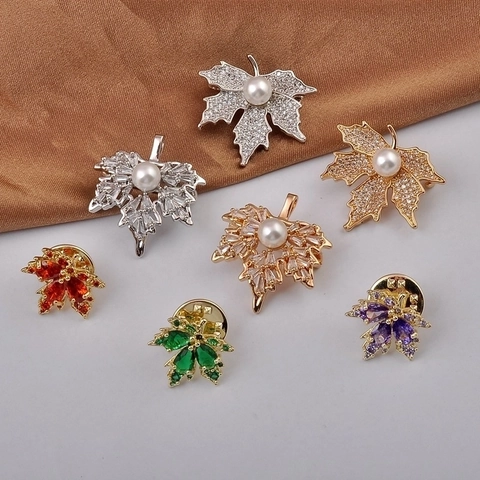 Spilla a Foglia di Acero in Rame e Zirconia Moda Occidentale Con Perla Artificiale Strass Intarsiato Elegante Spilla a Foglia Oro Argento per Donna