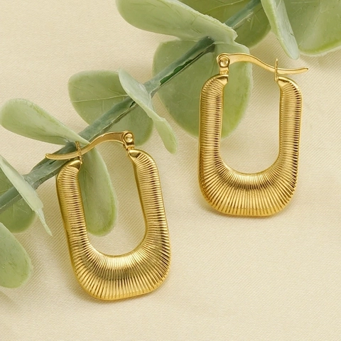 Pendientes De Aro En Forma De U Chapados En Oro De 18K Acero De Titanio Textura Acanalada Roscada Joyería De Moda