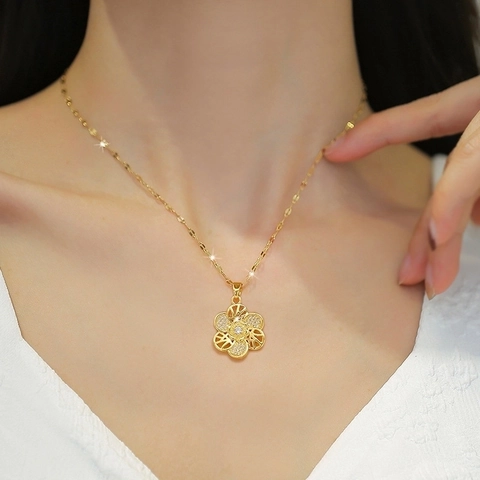 Bloem Hanger Ketting Met Roestvrijstalen Ketting En Koper Zirkonia Draaiend Hol Ontwerp Voor Dames Bruiloft Banket