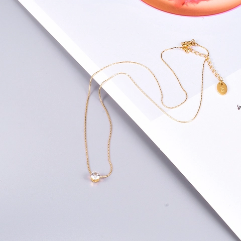Collana Con Pendente Minimalista Acciaio Inossidabile Placcato Oro 18K Zirconia Cubica Incastonatura A Griffe Gioielli