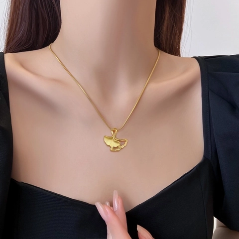 Collana Con Pendente Foglia Di Ginkgo Acciaio Al Titanio Minimalista Elegante Catena A Osso Di Serpente Per Donne