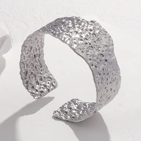 Brazalete Ancho Acero Inoxidable Textura Martillada Irregular Abierto Ajustable Joyería Moderna Minimalista Para Mujeres