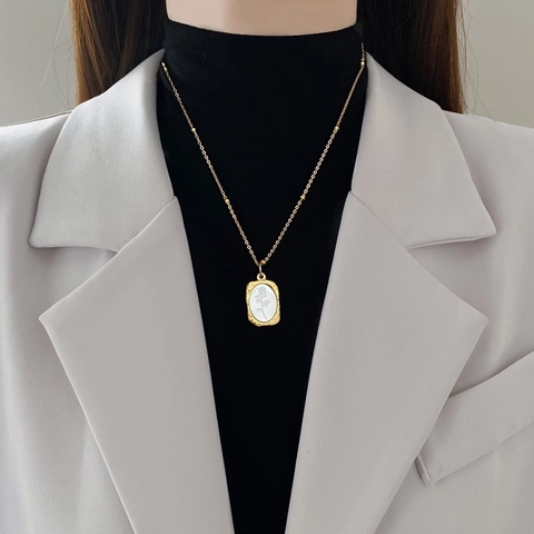 Collana Con Ciondolo Fiore Di Rosa Vintage Acciaio Al Titanio Placcato Oro Elegante Medaglione Ovale Martellato Per Donna