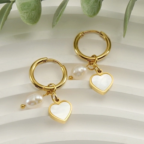 Orecchini A Cerchio In Acciaio Inossidabile Placcato Oro 18K Con Künstliche Perle Naturali E Ciondoli A Cuore In Madreperla Per Donna