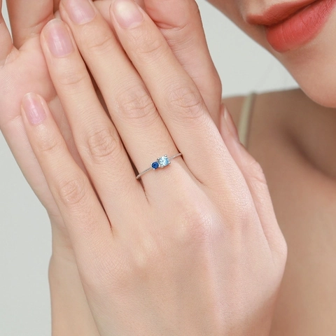 925 Sterling Silber Ring Minimalistisches Gedrehtes Seil Design Mit Hellen Und Dunkelblauen Zirkonia Edelsteinen Damen Schmuck