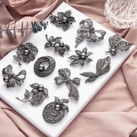 Vintage Alloy Brooch With Rhinestones And Faux Artificial Pearls Bow Flower Elegant Pin Clothing Accessories For Women