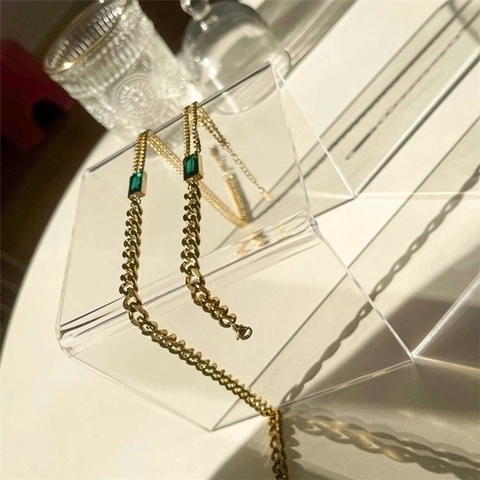 Collana Pendente Rettangolo Pietra Preziosa Verde Smeraldo Acciaio Titanio Placcato Oro Catena Asimmetrica Donne Retro Elegante