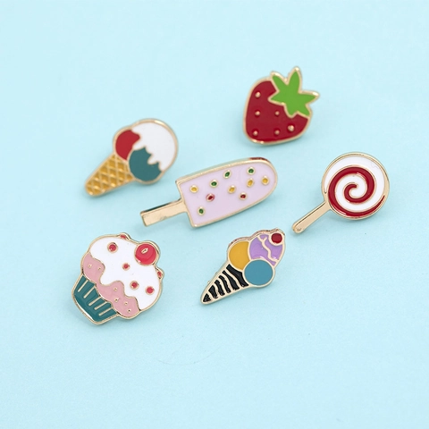 Broche en Émail de Fruits et Desserts d'Été de Dessin Animé Épinglette en Alliage Fraise Crème Glacée Sucette Cupcake Badge Pour Vêtements Sacs Bijoux