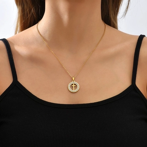 Collier Pendentif Croix Ronde Avec Chaîne En Acier Inoxydable Alliage Strass Charme Circulaire Bijoux De Mode Religieux Pour Femmes