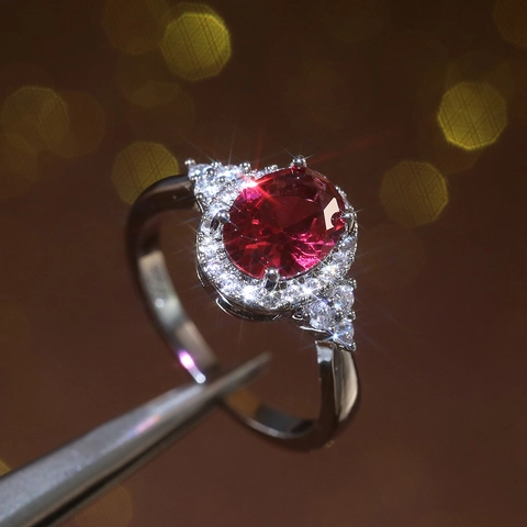 Anello Vintage Con Pietra Preziosa Rossa Ovale Per Donna Elegante Fascia Halo In Rame Con Zirconia Cubica Bianca Gioielli