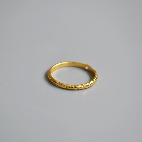 Vintage Gehämmerte Textur Quadratisch Zirkonia Kupfer Ring Für Damen Minimalistisch Gold Überzogen Dünner Fingerring Schmuck