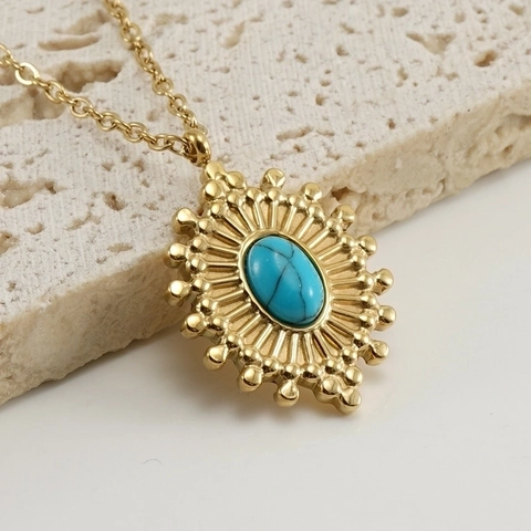 Collana con Ciondolo a Raggio di Sole in Acciaio Inossidabile Placcato Oro 18K con Pietra di Turchese Artificiale per Donna Gioielli