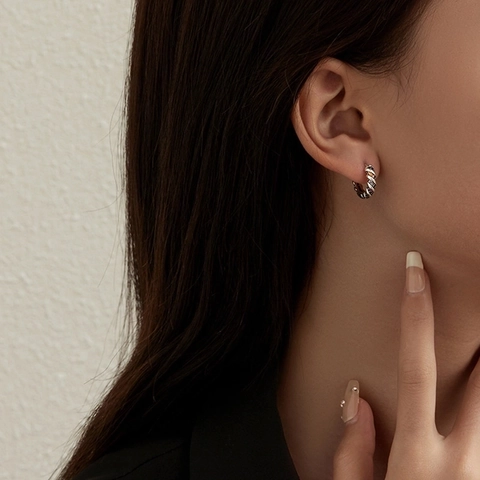 Orecchini a Cerchio Vintage in Rame con Zirconia Colorata e Trama a Torsione con Perno in Argento Sterling 925