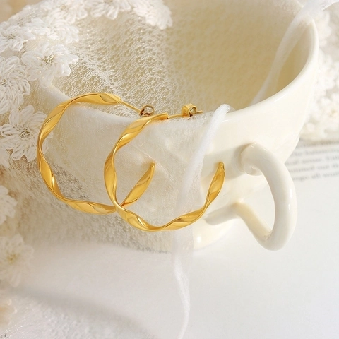 Twisted Hoop Earrings 18K Gold Plated Stainless Steel Geometric C Shape Minimalist Versatile Jewelry For Women