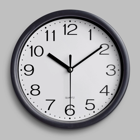 Moderne Minimalistische Ronde Wandklok Stil Kwartsuurwerk Batterijgevoed Kunststof Frame Glas Voor Thuiskantoor Woonkamer