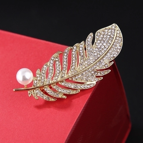 Broche Plume Elegante En Alliage Avec Strass Etincelants Et Künstliche Perle Bijoux De Mode Decoratifs Pour Femmes Hommes