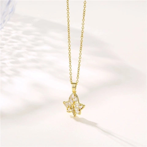 Collier Pendentif Feuille D'érable Cuivre Plaqué Or 18K Chaîne En Acier Inoxydable Zircon Creux Bijoux Hip Hop Pour Femmes