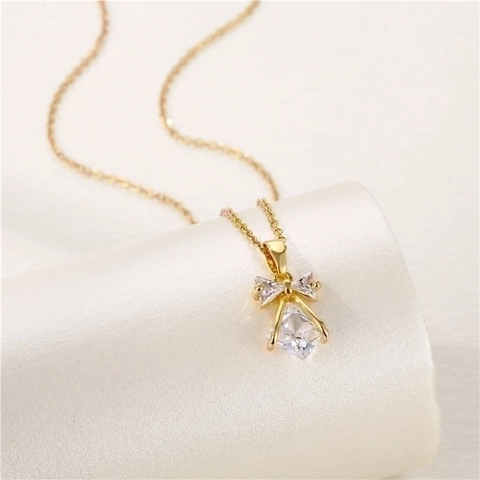 Collier Pendentif Nœud Plaqué Or Chaîne En Acier Inoxydable Zircon Incrusté Bijoux De Clavicule Pour Femmes