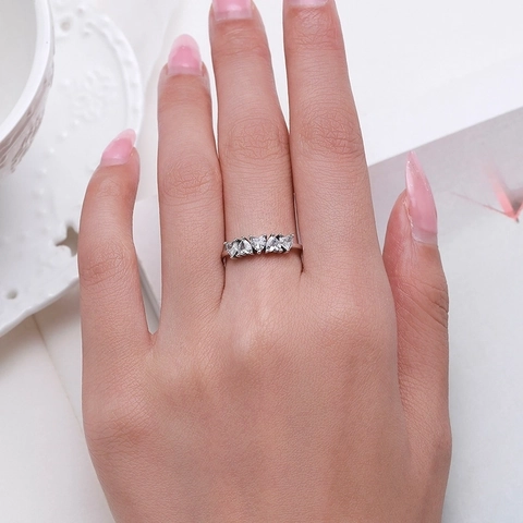 Eleganter 925 Sterlingsilber Herz Zirkonia Ring Fünf Herz Eingelegter Reihenring Minimalistischer Romantischer Schmuck Für Damen