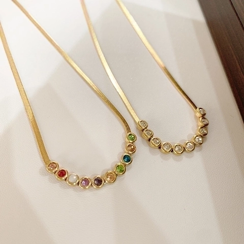 Collar De Cadena De Hueso De Serpiente De Acero De Titanio Con Colgante De Arco Incrustado De Circonita Colorida Joyería Elegante Bañada En Oro Para Mujer