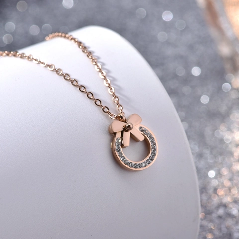 Elegante Schleife Kreis Anhänger Halskette Titanstahl Mit Strass Schmuck Für Damen Roségold Modisches Accessoire