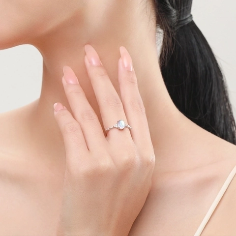 Anillo de Plata de Ley S925 Piedra de Luna Ovalada para Mujer Vintage Minimalista Incrustado Strass Geométrico Joyería Regalo