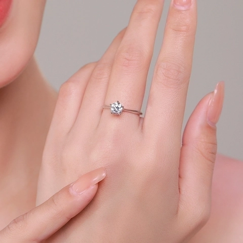 Anello In Argento Sterling 925 Da Donna Zirconia Cubica Taglio Brillante Rotondo Classico Sei Griffe Solitario Gioielli Matrimonio Fidanzamento Elegante Scintillante Semplice
