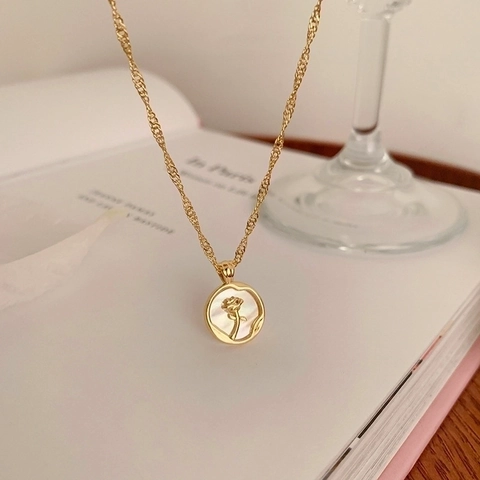 Alloy Mother Of Artificial Pearl Flower Round Pendant Necklace Gold Plated Simple Elegant Jewelry For Women