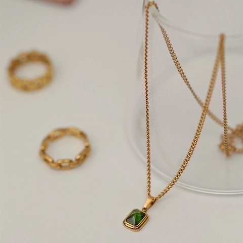 Retro Emerald Green Pendant Necklace Gold Plated Titanium Steel Geometric Zircon Elegant Jewelry For Women