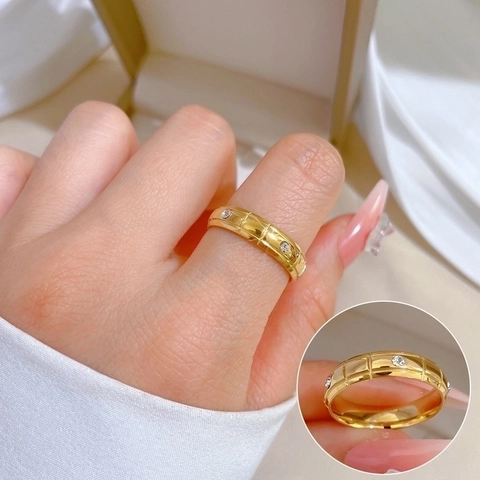 Geometric Lattice Pattern Ring Titanium Steel Minimalist Quilted Band With Zircon For Men Women Fashion Jewelry