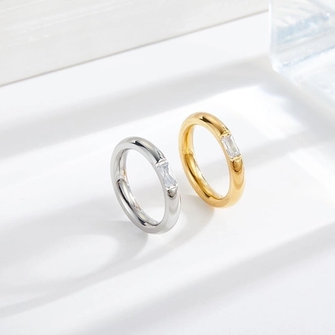 Anello Minimalista In Acciaio Inossidabile Con Zircone Baguette Gioielli Di Lusso Geometrici Quotidiani Per Donna