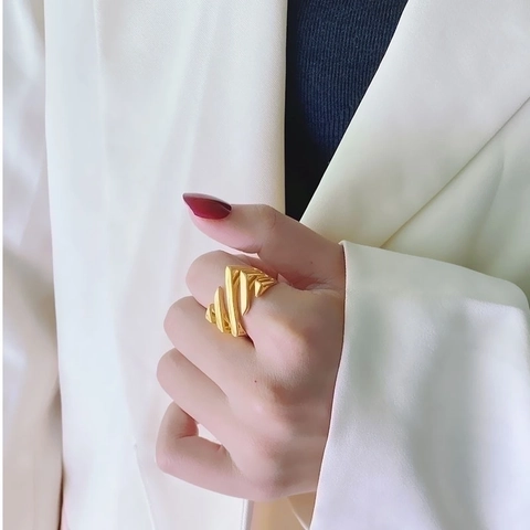 Geometrischer Hohler Wellenring Edelstahl 18K Vergoldet Minimalistischer Moderner Modeschmuck Accessoire Für Frauen