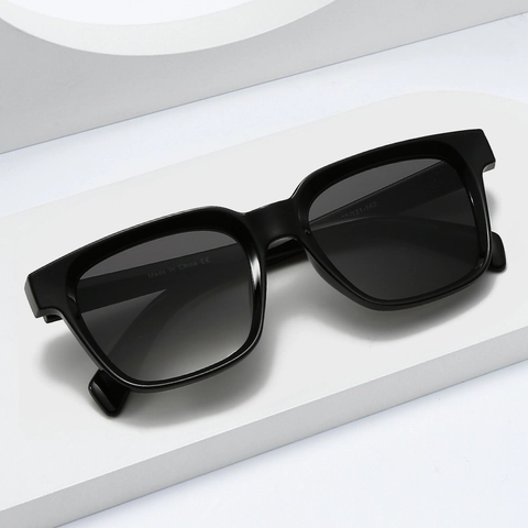 Retro Square Sunglasses For Women And Men UV Protection Fashion Bold Frame Outdoor Travel Driving Eyewear