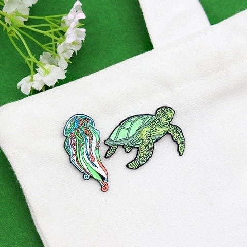 Zeeschildpad En Kwallen Emaille Pin Broche Legering Druppel Olie Zeedier Cartoon Mode Sieraden Voor Kleding Tassen
