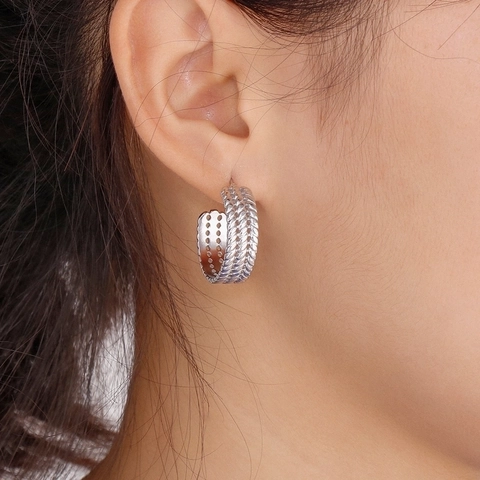 C-Förmige Creolen Aus Edelstahl Gold Plattiert Gedrehtes Weizenmuster Retro INS Minimalistischer Schmuck Für Damen