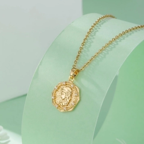 Vintage Achteckige Münze Anhänger Halskette Gold Plattiert Edelstahl Mit Zirkonia Prinzessin Porträt Relief Schmuck