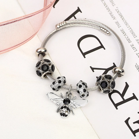Women Fashion Bee Pendant Bracelet Shiny Rhinestone Beaded Titanium Steel Adjustable Jewelry Elegant Bangle