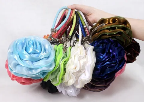 Women Evening Bag 3D Rose Floral Shape Satin Satin Handbag For Wedding Party Bridal Clutch With Braided Wristlet Strap