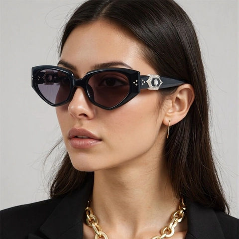 Fashion Cat Eye Sunglasses Women Retro PC Frame UV400 Protection Rhinestone Decoration Temple Trendy Eyewear