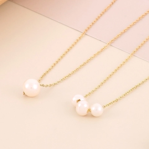 Collana con Pendente in Perla Artificiale in Acciaio Inossidabile Minimalista per Donna Placcata Oro 18K Stile Lusso Coreano