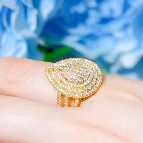 Luxus Kupfer Birnenförmig Pavé Zirkonia Verstellbarer Ring Für Damen Vergoldet Wassertropfen Mikro-eingelegt Statement Ring