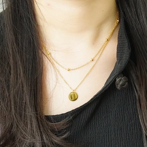 Collana A Strati Placcata Oro 18K Acciaio Inossidabile Pendente Disco Rotondo Con Piccole Perle Gioielli Minimalisti Donna