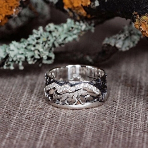 Vintage Wolf Mountain Forest Relief Rings Alloy Rhinestone Wilderness Style Jewelry For Men Women Couple
