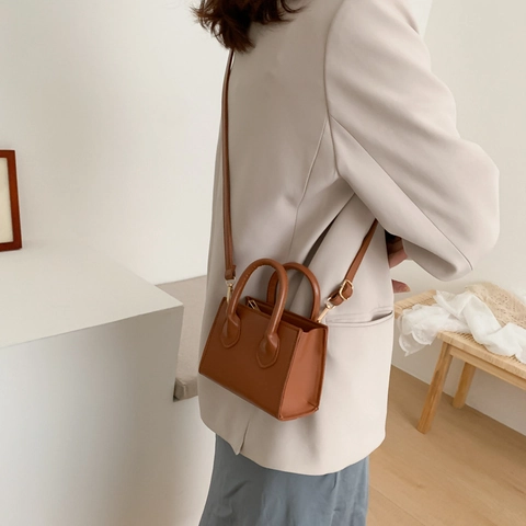 Mini Bolso De Mano Cuadrado Mujer Cuero PU Bolso Bandolera Correa Ajustable Herrajes Dorados Estilo Coreano Minimalista