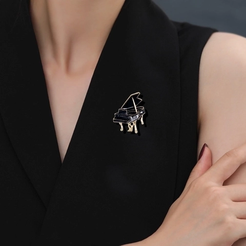 Spilla Vintage in Smalto Nero a Forma di Pianoforte a Coda Lega Placcata Oro Spilla Strumento Musicale per Accessori Abbigliamento