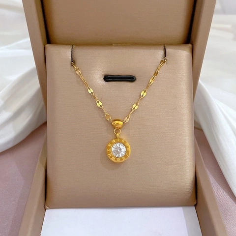 Titanium Steel Round Pendant Necklace With Zircon And Roman Numeral Circle Elegant Retro Style For Women