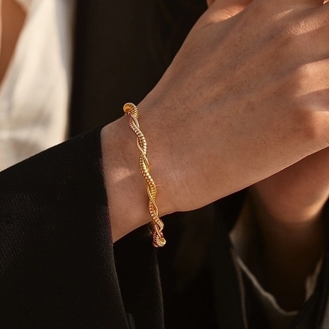 Bracciale Rigido Aperto in Rame Intrecciato Minimalista Vintage per Donna Placcato in Oro 18K Bracciale Geometrico a Onde Incrociate